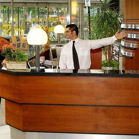 コンティ アム ハウプトバーンホフ 3*