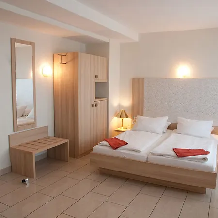 Conti Am Hauptbahnhof Hotel 3*
