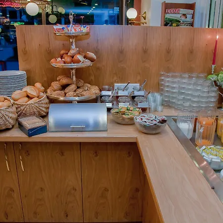 Conti Am Hauptbahnhof Hotel 3*