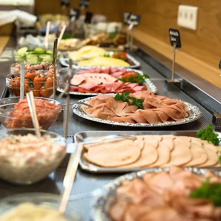 コンティ アム ハウプトバーンホフ 3*