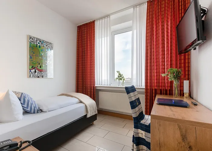 Conti Am Hauptbahnhof 3*